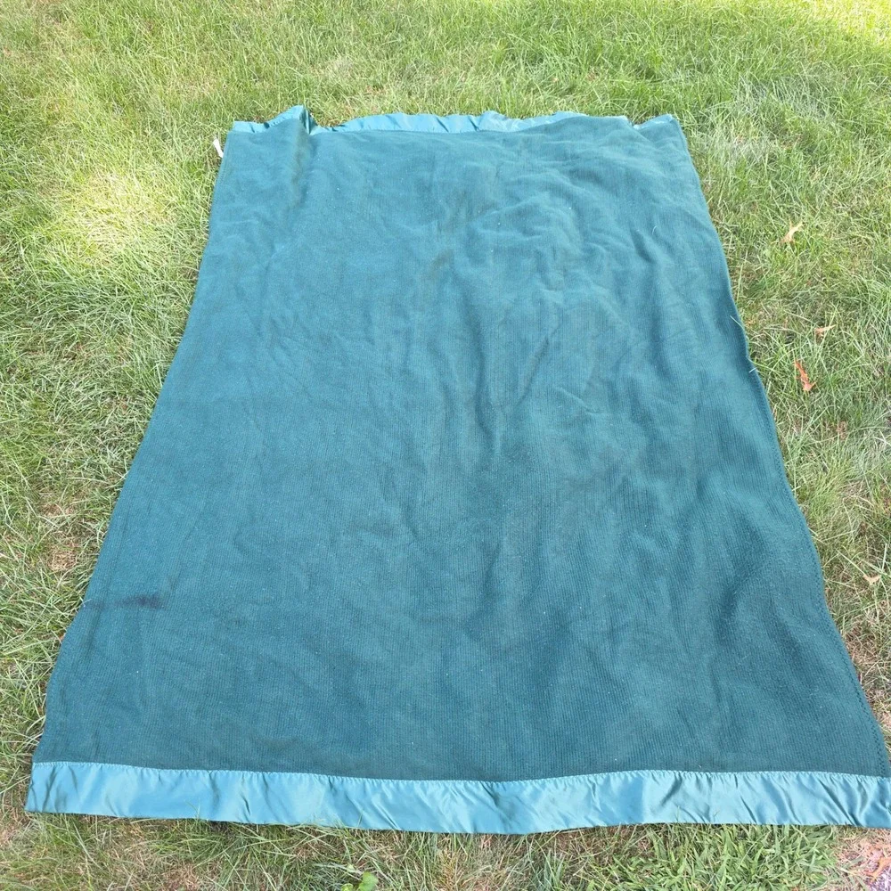 Vintage waffle weave Hunter Green Acrylic Satin Trim Blanket USA